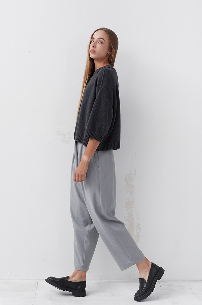 Штани об'ємні із складками світло-сірий (БР 84/1)